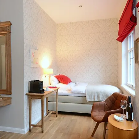 No. 11 Hotel 3*