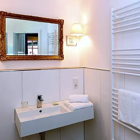 No. 11 Hotel 3*